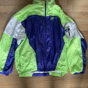 VINTAGE NIKE TRACKSUIT - Vintage nike tracksuit från 90talet eller 80talet BRA SKICK Storlek L
