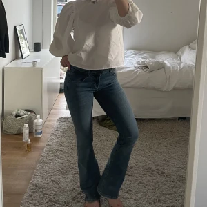 Jeans - Low wasited jeans från zara.