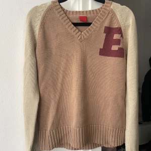 Esprit sweater ♥️ - Storlek M men passar S bättre 🫶🏽