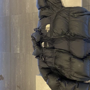 Northface jacka  - Tjena, säljer min northface jacka.  Storlek M Köpte jackan för 3,5k och mitt pris 1,5k 