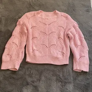 Jättefin rosa tröja från Ginatricot🩷. Bra skick och inte använd många gånger.⭐️
