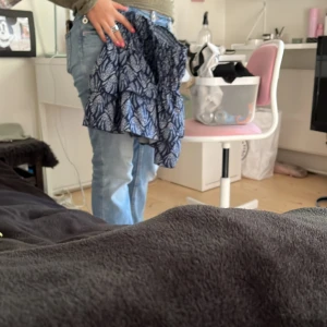 Kjol - Jätte fin blå kjol helt ny 