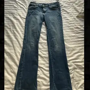 Ett par pepe jeans stl- 26/32. Skullle inte säga att dom är slitna, köpta för ca 600-700, säljer för 150kr 