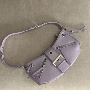 Väska - Aldrig använd, pris går att diskutera 