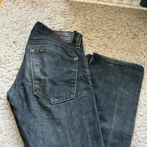 Low/mid -waist Lee jeans - Köpt second hand, jag har använt ett antal gånger, ganska bra skick