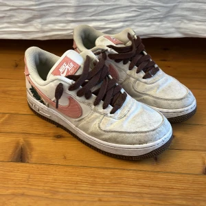Nike af1 Fig 2 - Ett par Nike af1 som jag säljer för att de är för små för mig.
