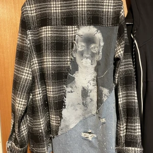 Maniére De Voir flannel - Säljer en ovanlig flannel jag köpte från England i våras. Suttit i min garderob på det sista och säljer den vidare till någon som möjligtvis har mer användning än mig. Stlk M.