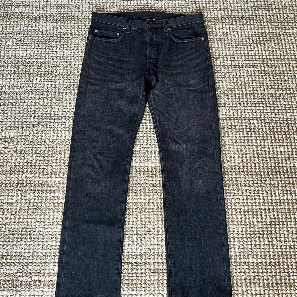 Dior ss03 ”clawmark” jeans (Hedi Slimane era)  Size: 30x32 Perfect condition  Skriv om du har frågor!. Jeans & Byxor.