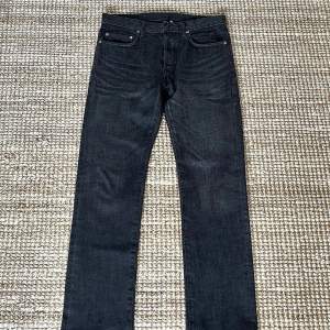 Dior ss03 ”clawmark” jeans (Hedi Slimane era)  Size: 30x32 Perfect condition  Skriv om du har frågor!