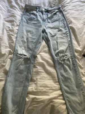Jeans - Raka jeans från stradivarius