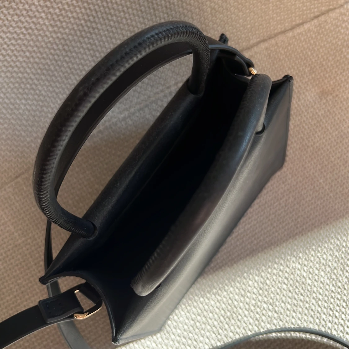 Liten svart väska  - 91