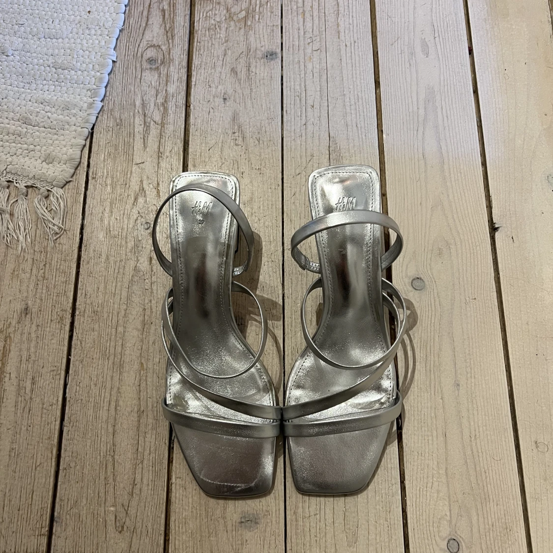 Silvriga klackar - 91