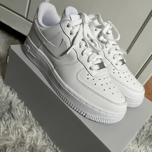 Womens Nike air force 1 low  - Helt nya. Säljes pga för små för mig.  kommer i Originalkartong. 