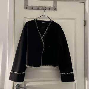 Super trendiga blanket coaten från Gina tricot, helt slutsåld överallt✨i xs