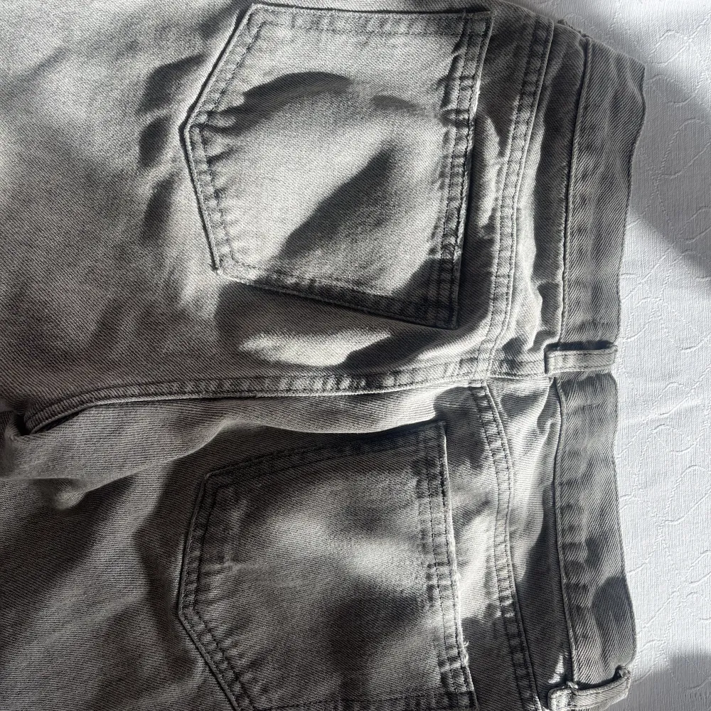 Ett par svin snygga nästan helt oanvända jeans från Gina, hör av er vid frågor 🥰🥰. Jeans & Byxor.