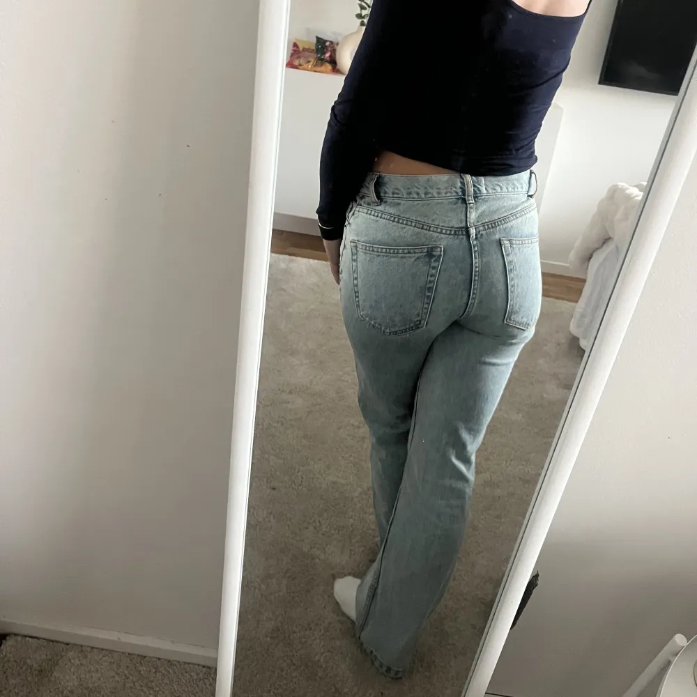 Blåa straighta jeans från Asos. Mid waist.🌟. Jeans & Byxor.
