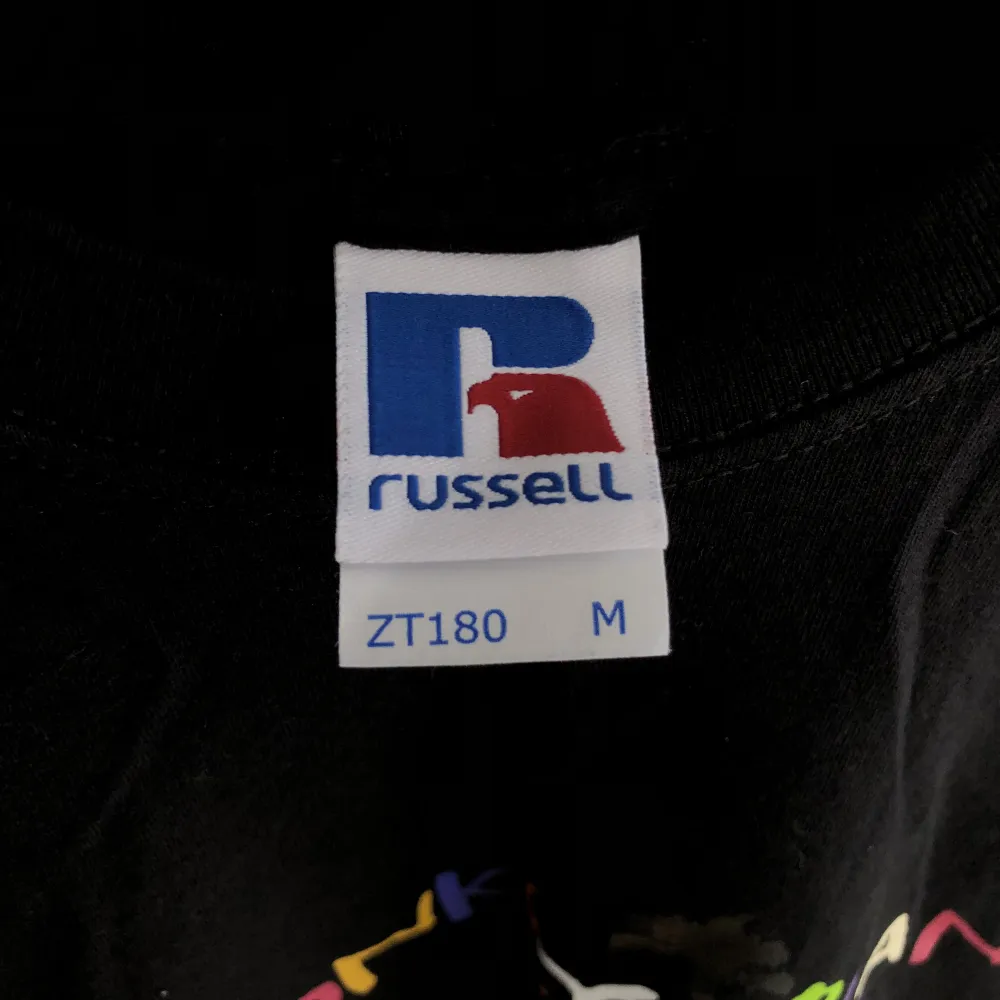 Stor T-shirt från märket Russell . T-shirts.