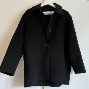 Jacka från Arket! - Perfekt nu i höst, fint skick!