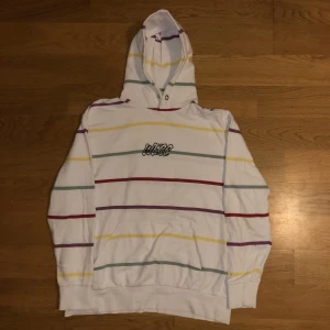 Wesc hoodie - Säljer en sällsynt WESC hoodie i storlek s, är väldigt svår att få tag i. Pm för funderingar👍