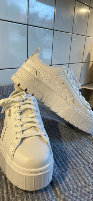 Puma sneakers Mayze Classic - Puma sneakers Mayze Classic endast använda ett fåtal gånger. I nyskick.  Säljs pga fel storlek. 