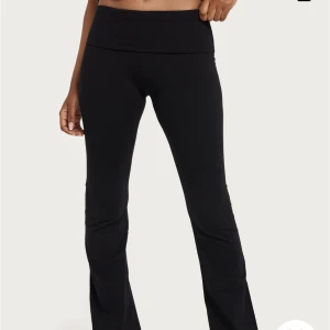 Yoga Pants  - Säljer dessa yoga pants från Nelly då dem inte kommer till användning och jag gillar inte hur dem sitter på mig. Är i storlek S🤎 mer bilder finns såklart det är bara att skriva privat!!