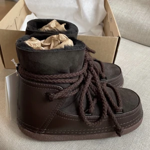 Inuikii skor - Så fina använd från februari förra året dvs ca 1 månad 🤎 Så fint skick och bra pris (nypris 3699kr) 😇 (lånade bild från nätet)