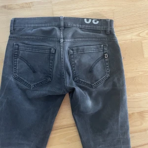DondUp jeans - Storlek 30 dondup George jeans svart 