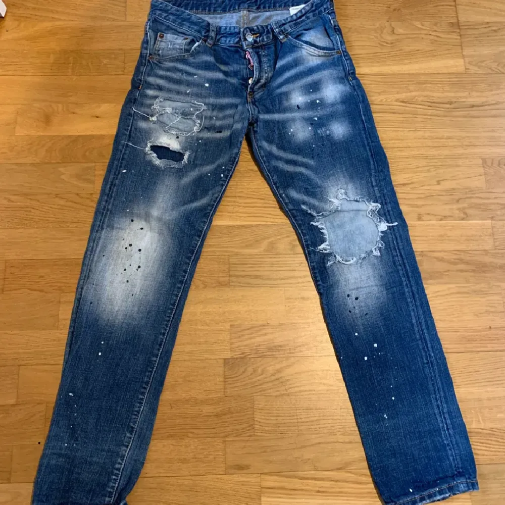 Dsquared2 Byxor storlek 46 (ca. 32 W) Säljer för att det inte är min stil. PRIS KAN DISKUTERAS!. Jeans & Byxor.