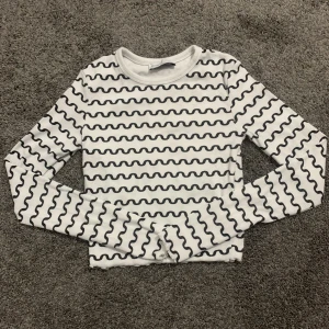 Vit långärmad top - Använd någon enstaka gång. Storlek S.