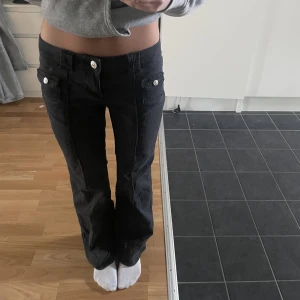 Hm jeans - Använda 1 gång som nya. Jag är 167cm lång.