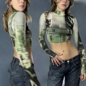 Långärmad korsettsydd tröja - Korsettsydd topp med halvpolo. Ej använd mer än två gånger, skriv för fler bilder!❤️