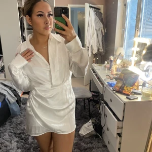 Zara klänning HELT ny  - Zara klänning HELT NY men lapp kvar! Lite liten för mig så vill inte ha 