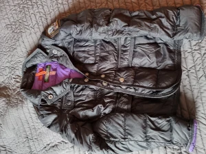 Parajumper super Light weight - Super fin i strl s säljer då jag tyvärr ej kommer komma i den mer. Super skick! 