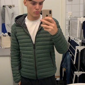 Colmar jacka - Säljer en Colmar jacka då jag köpt en ny jacka!  Nypris 3599kr Skick 8/10 använd men inte sliten 