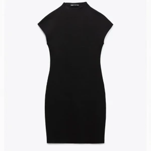 Svart klänning zara - Klänning från zara s ny