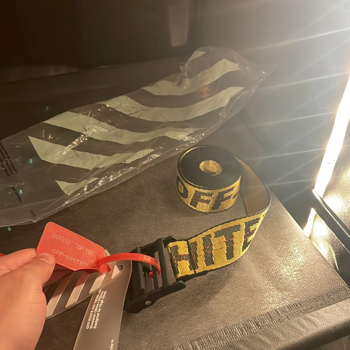 Off white bälte  - 91