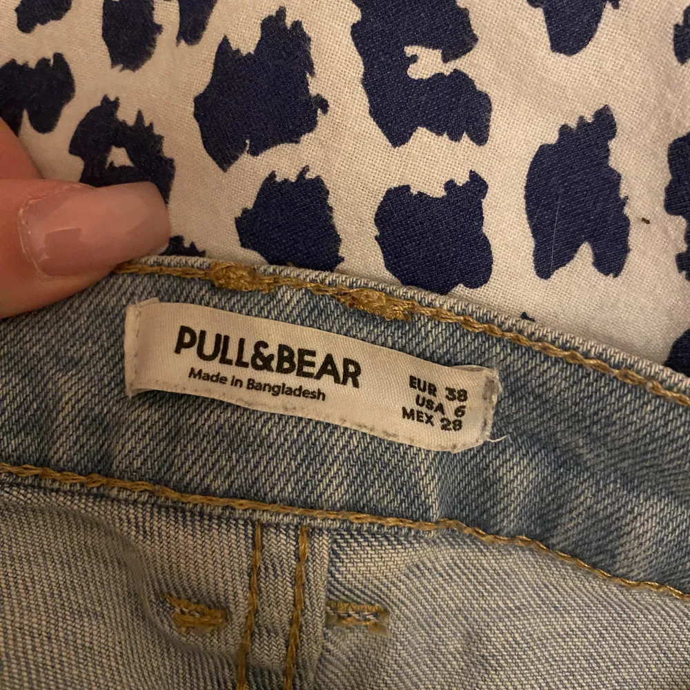 Jeans från pull and bear petite i storlek 38💙. Jeans & Byxor.