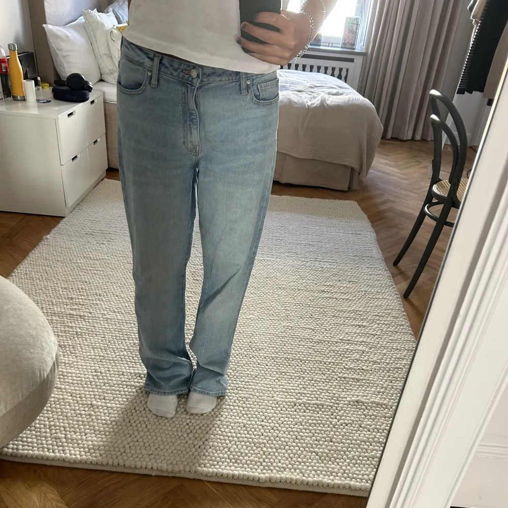 Ett par as coola lite mer bagy jeans som jag nu på senaste inte använt så mycket. Jag brukar oftast ha storlek 36 i jeans. Har inga fler bilder!!💓. Jeans & Byxor.