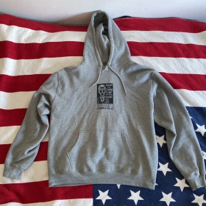 Polar skate co hoodie - Hej säljer denna fina hoodien från Polar skate co Koftan är i ny skick  Kommer med etiketten och ett polar skate co klistermärke Storlek M Vid frågor eller intresse skriv 