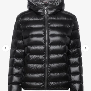 Colmar Jacka - Colmar jacka i bra skick som inte används längre,köpt för ca 5000kr men säljer för endast 2000kr, skriv för egna bilder ❤️