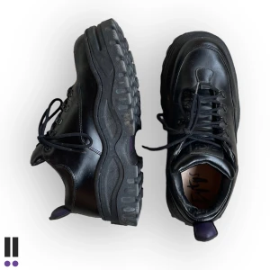 Eytys ”angel” - Eytys angel skor i svart, liknar new rocks. Lätt använda, köpte från aplace för ett år sen för 1500. Storlek 42. Tvättar givetvis innan jag skickar. Ingen låda.