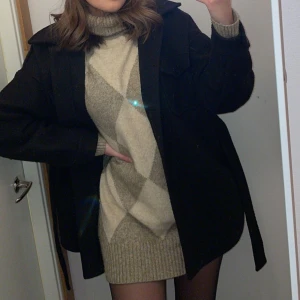 Stickad klänning - Jättemysig lång stickad tröja/klänning i storlek XS men passar också S