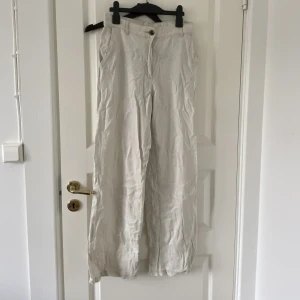 Linnebyxor  - Fina linnebyxor, behöver strykas💛