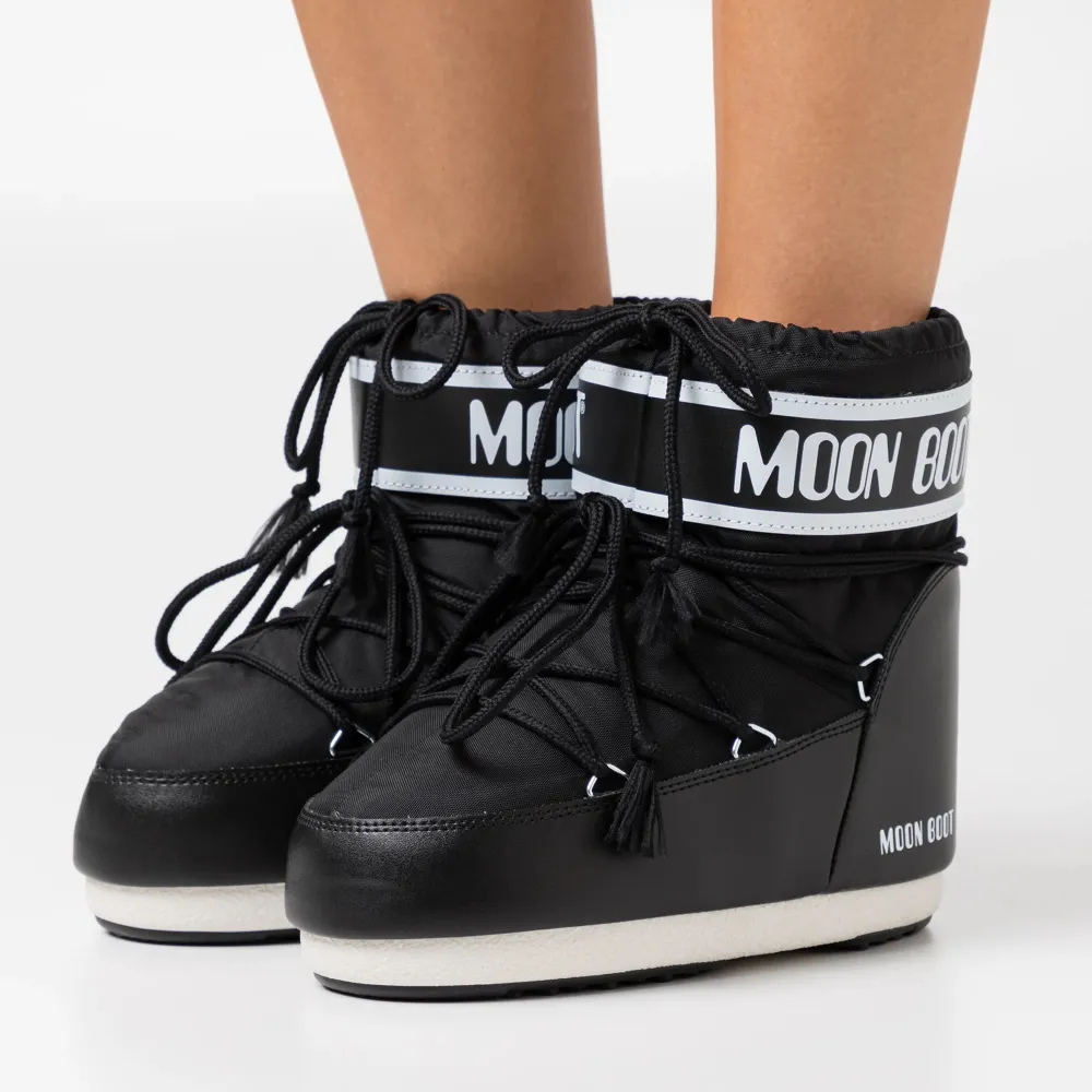 Svarta moonboots, bra skick! 🖤🤍Nypris 1500kr. Skor.