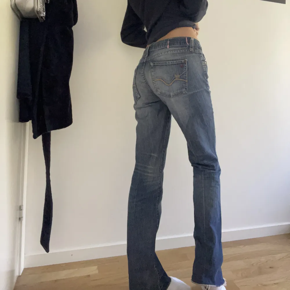 Lågmidjade jeans från Replay, är 166 cm lång, brukar ha zs/s, dessa är stretchiga!. Jeans & Byxor.