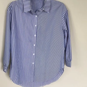 Blus - Väldigt fin passar både för Jens och svarta byxor 