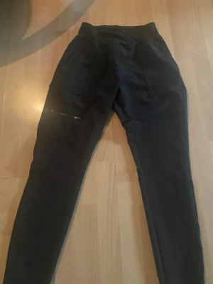 Tränings byxor med fickor  - Nyskick 