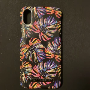 ideal of sweden skal  - ideal of sweden skal till iphone xs, aldrig använt.