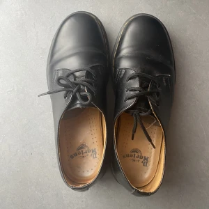 Dr Martens - Låga dr Martens loafers, sällan använda ! Pris kan diskuteras 