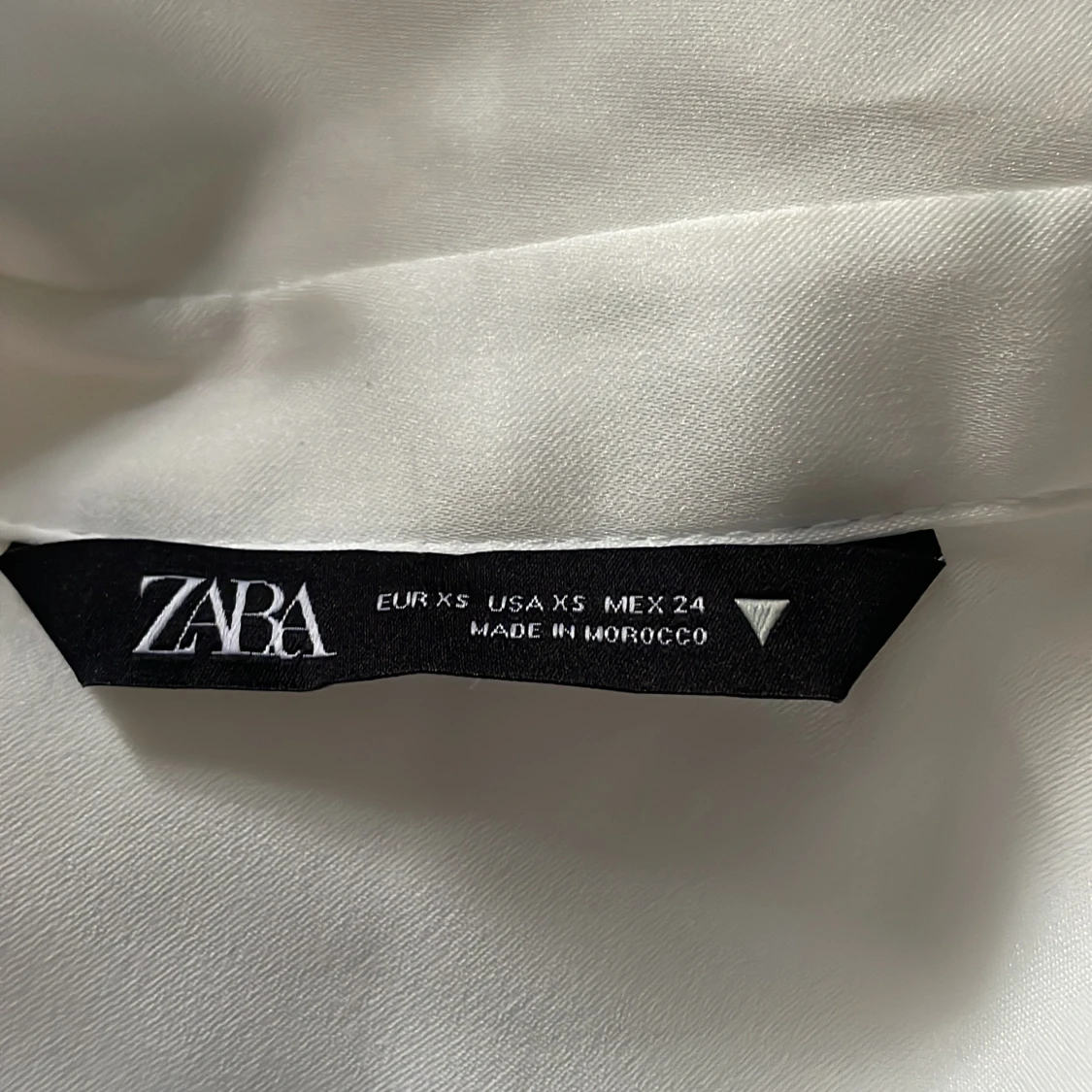 Vit satinklänning från zara - 91